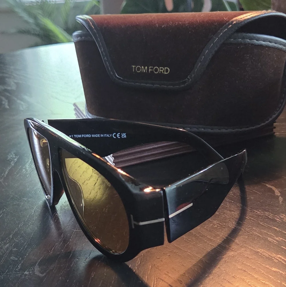 NWOT Tom Ford Black & Gold Aviator Sunglasses, Velvet Case Included